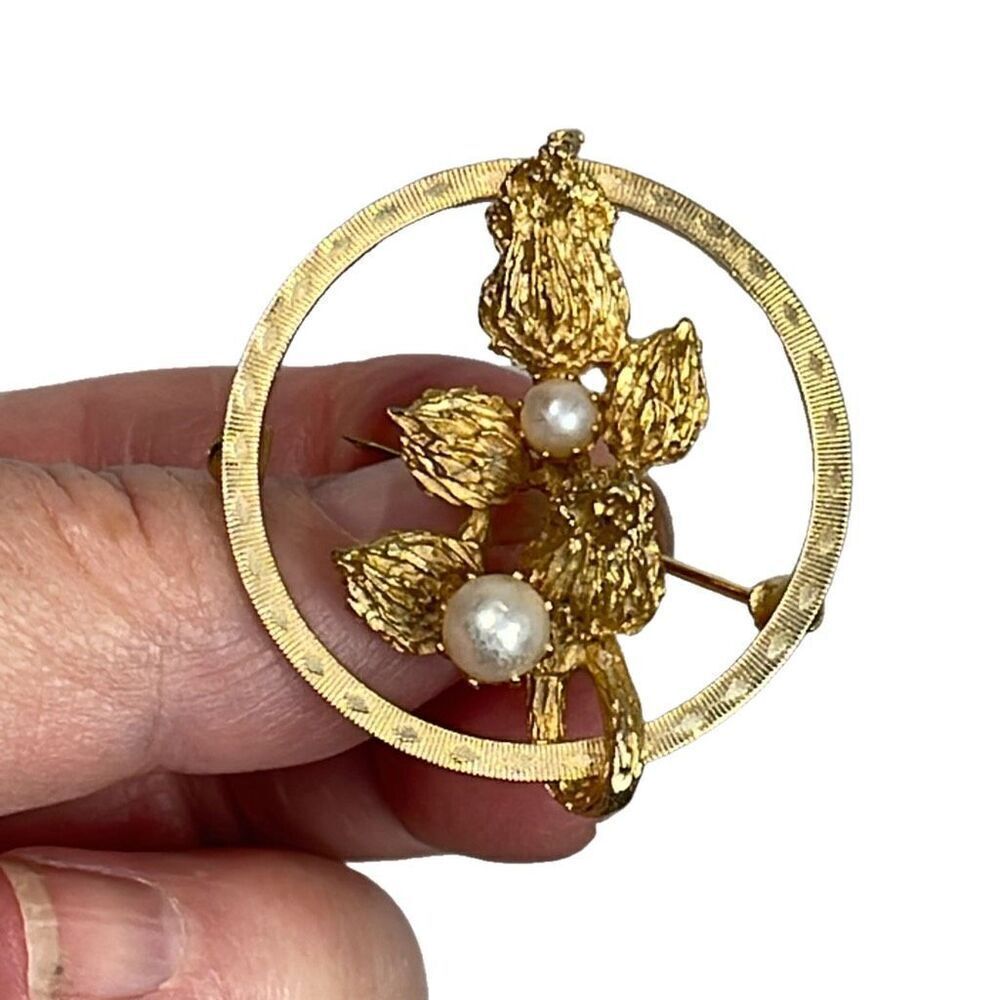 Vintage gold flower bud pearl circular brooch - Picture 4 of 8
